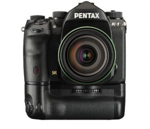 PENTAX-K-1_front_battery-gr