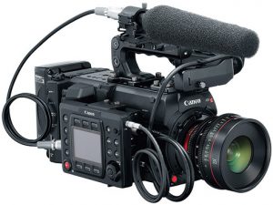 Canon-EOS-C700-CN-w-E35mm-mic