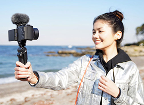 Sony-ECM-G1-Shotgun-Microphone-lifestyle-wind-screen-vlogging
