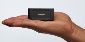 Kingston-Digital-XS1000-in-Hand
