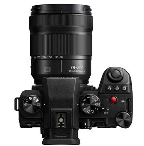 Panasonic-Lumix-S-28-200m-f4-71-macro-OIS-On-Camera