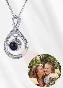 photo-imaging-gifts celebrate-mom-Customodish-silver-knot-necklace